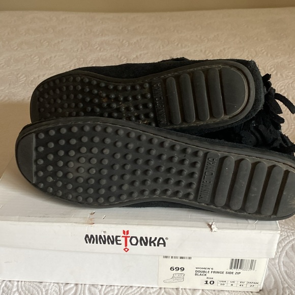 Minnetonka double fringe bootie, black, size 10 - Picture 8 of 8